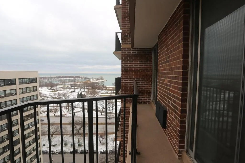 Chicago Condo: 4170 N Marine Dr