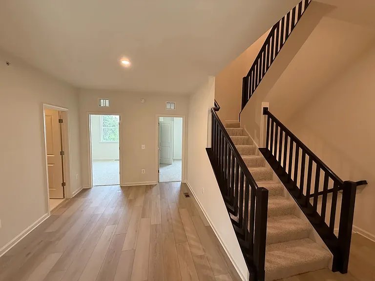 woodbridge Condo: 2538 Neabsco Common Pl, Woodbridge, VA 22191