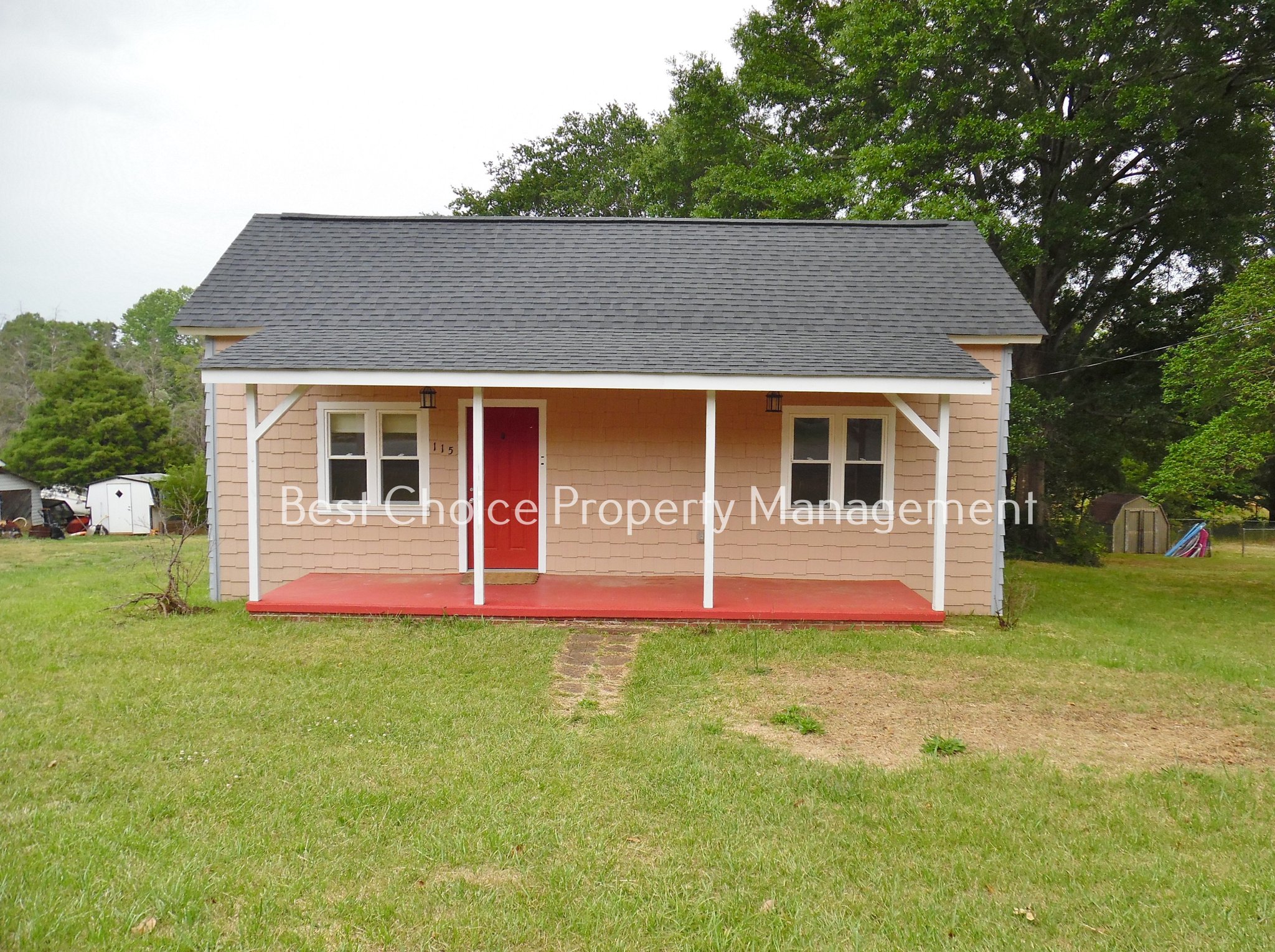 Liberty House: 115 E Beattie St