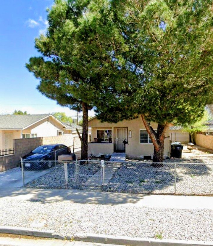 Lancaster House: 44618 Date Ave