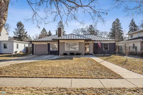Fargo House: 1618 10th St S