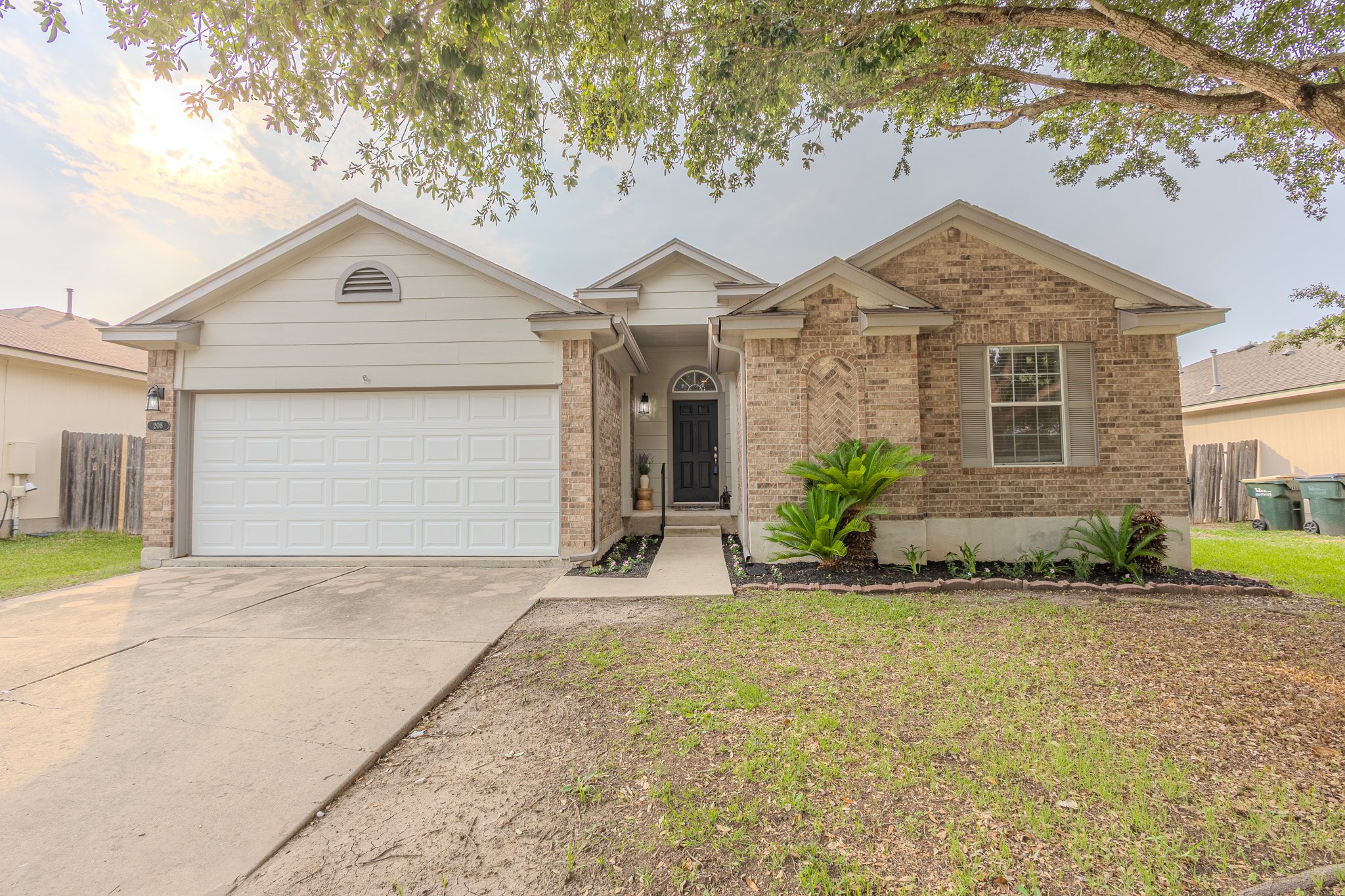 Kyle House: 208 Discovery