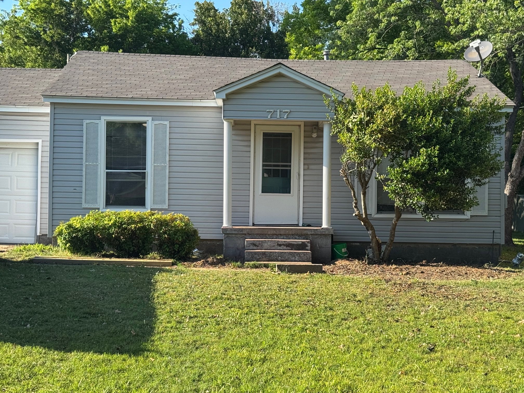McAlester House: 717 E Indiana Ave