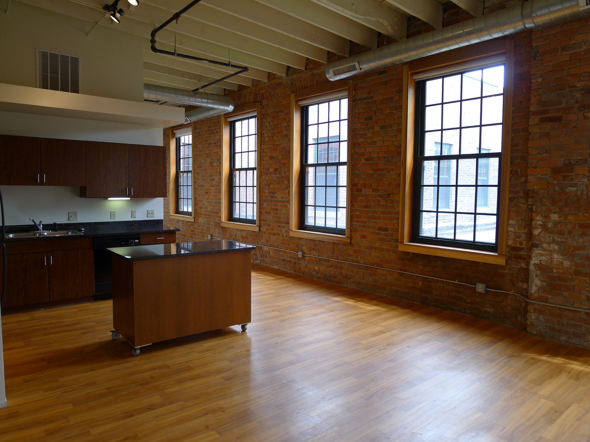 Detroit Apartment: 6200 2nd Ave