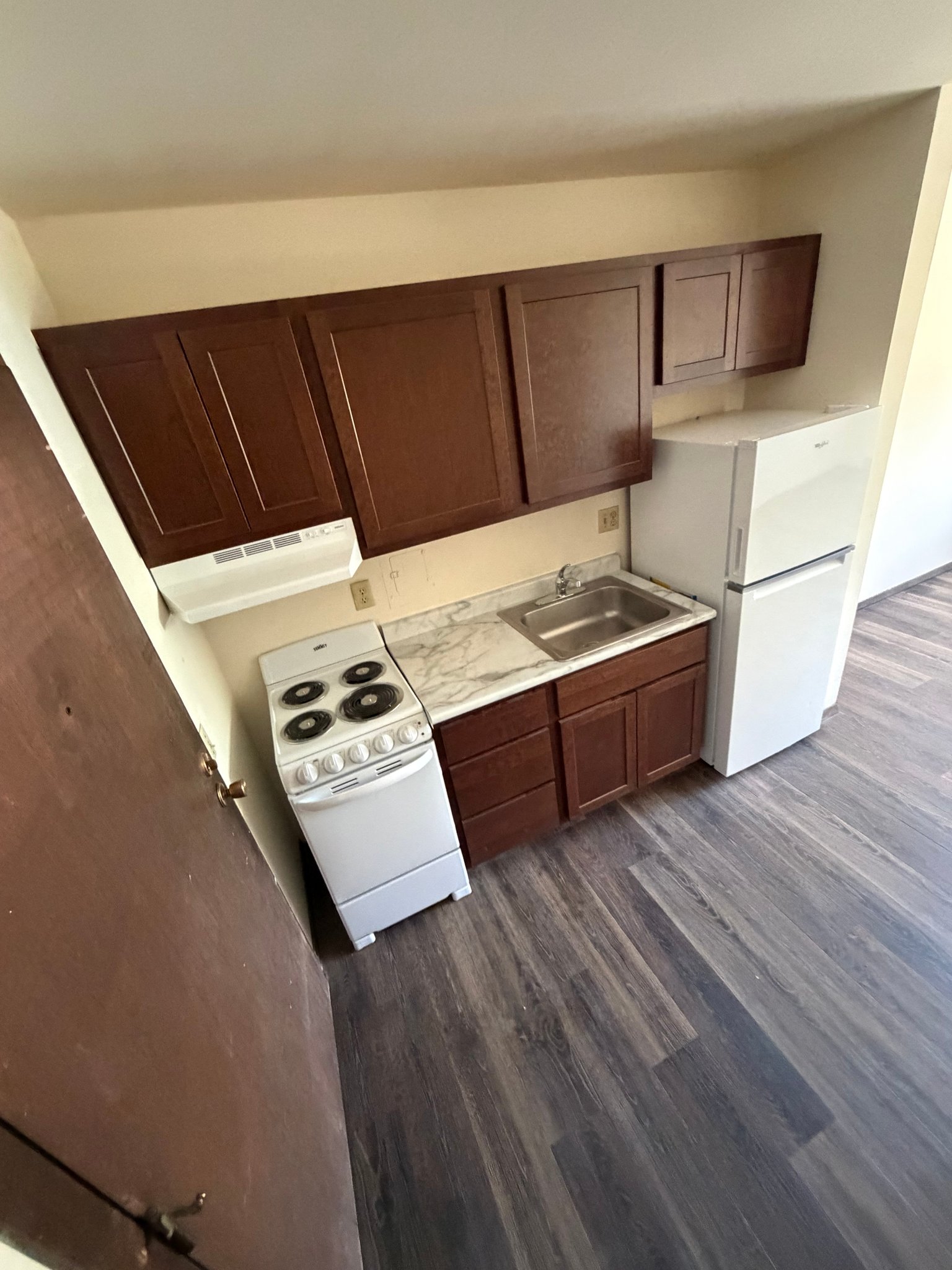 Madison Apartment: 437 W MAIN ST