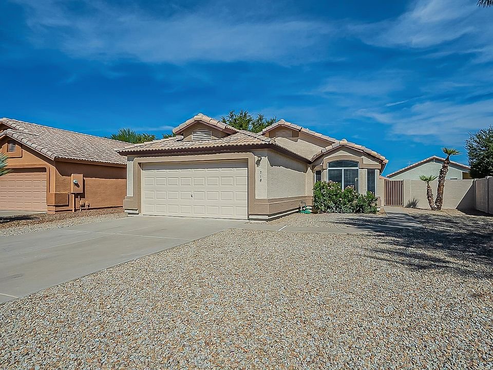 Gilbert House: 718 W Baylor Ln