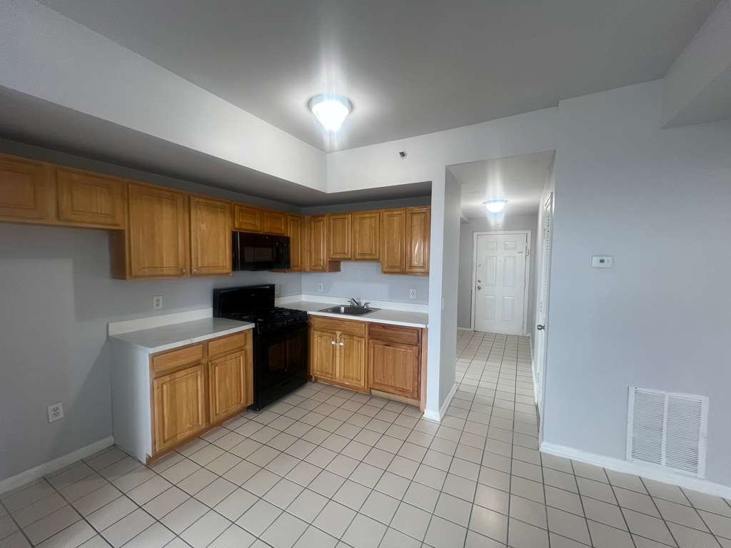 Newark Apartment: 279 Mt Prospect ave