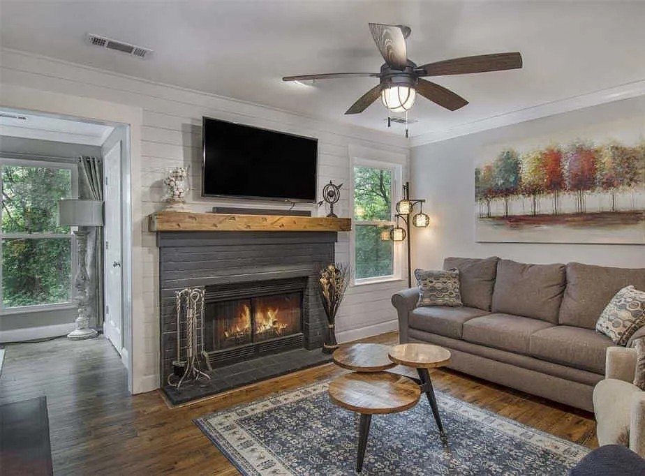 Green Bay House: 2534 Johnny Ln