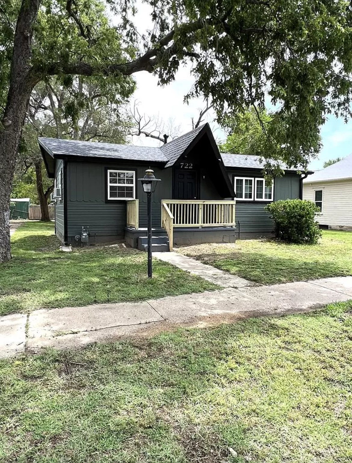 Salina House: 722 N 8th St