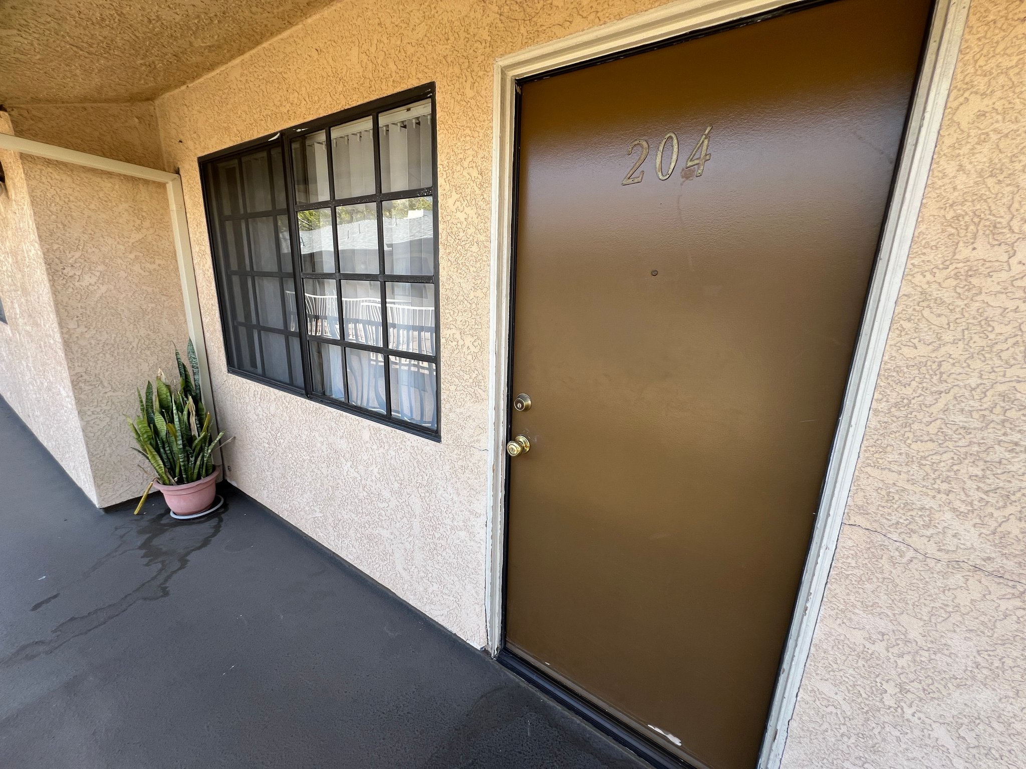 Glendale Apartment: 1517 ROCK GLEN AVE