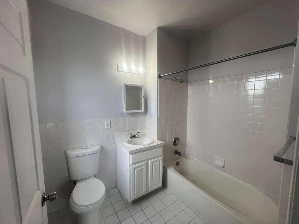 Newark Apartment: 279 Mt Prospect ave