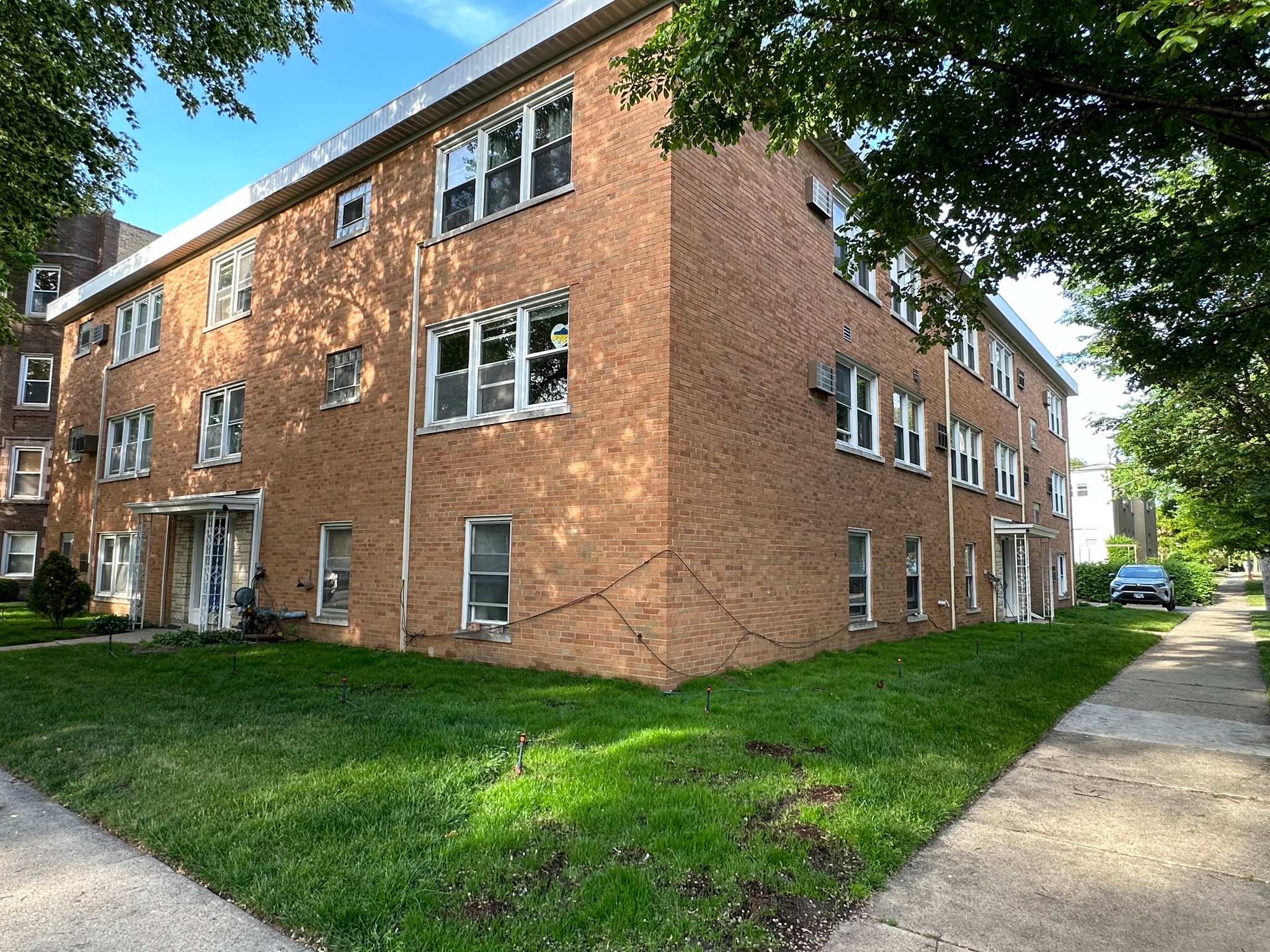 Skokie Apartment: 8903 Lamon Ave
