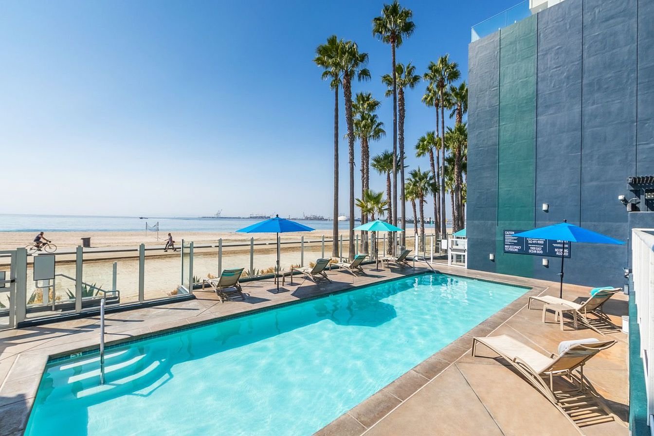 Long Beach Condo: 25 15th place