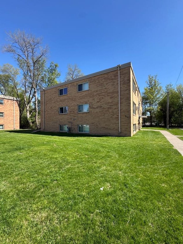 Moorhead Apartment: 910 8th Street South