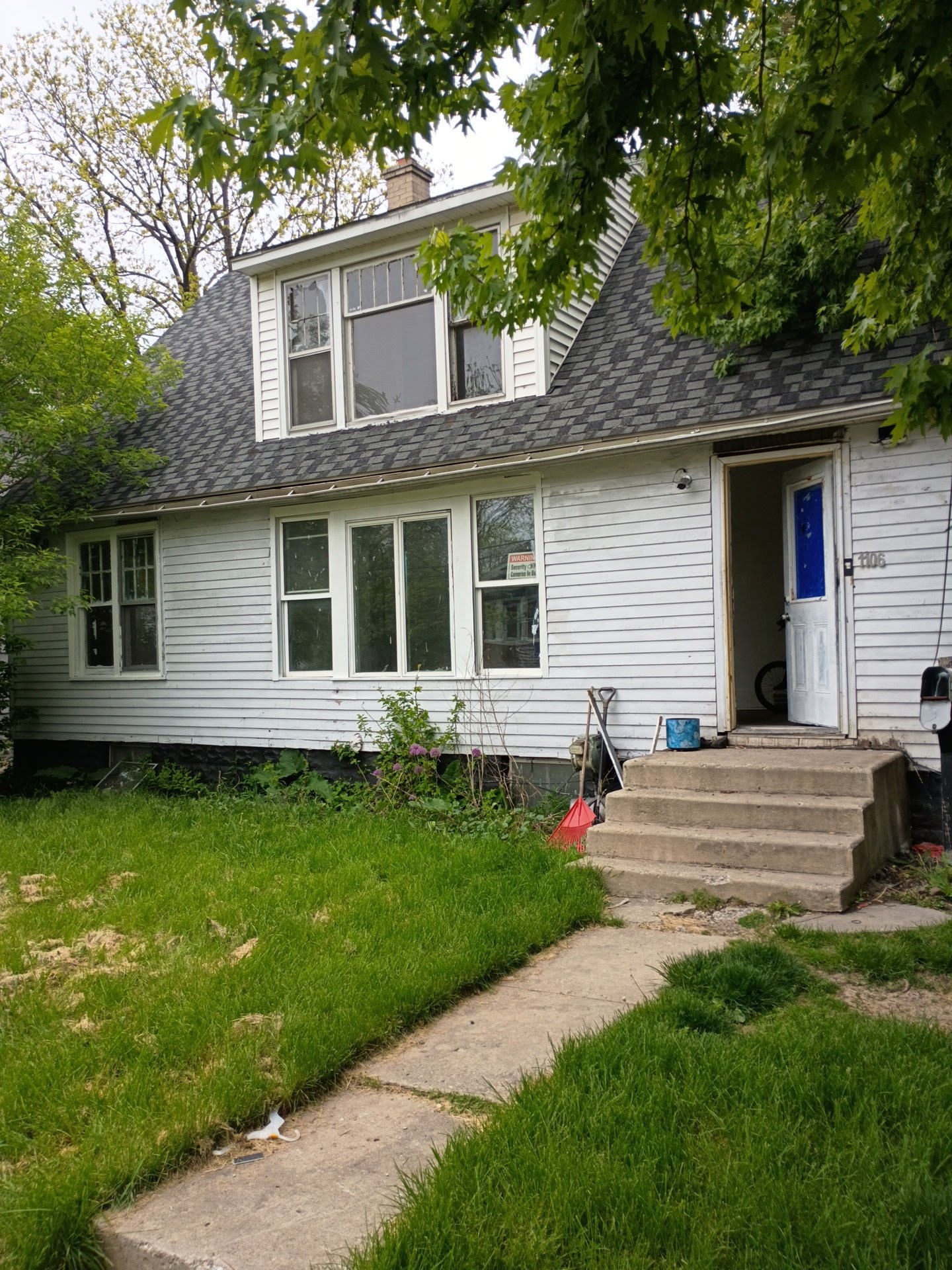 Flint House: 1106 Barrie Ave