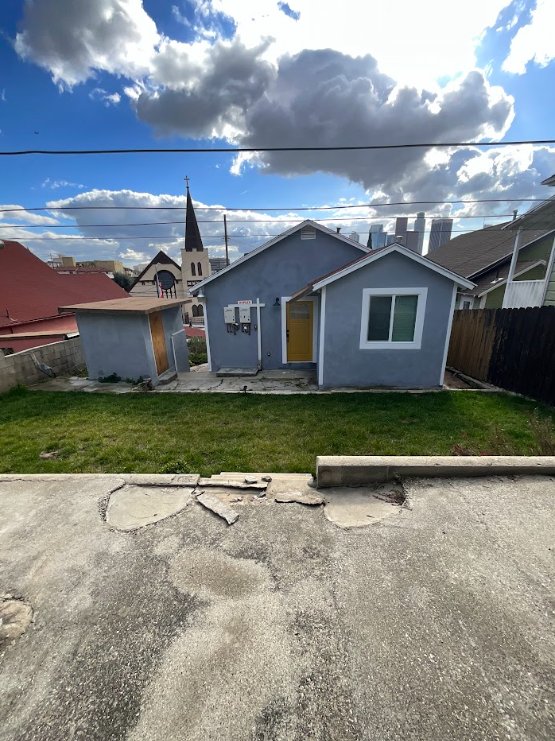 Los Angeles House: 723 Alpine St.