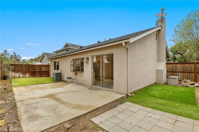 Lake Forest House: 27232 Eastridge Dr
