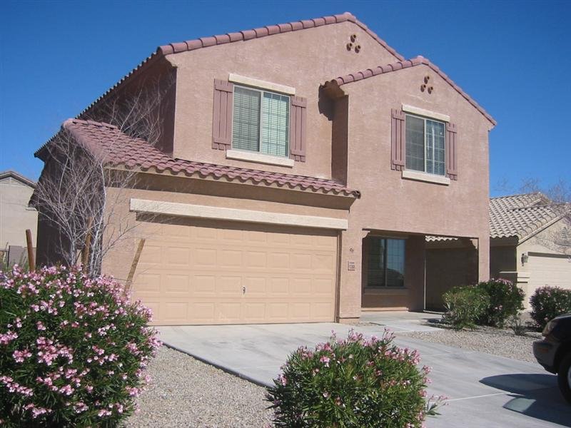 Avondale House: 12368 W Devonshire Ave