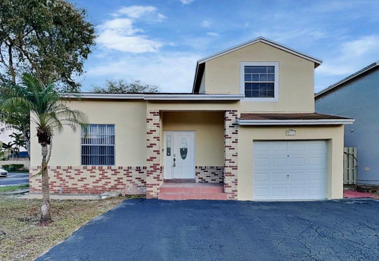 Hialeah House: 8214 NW 192nd Ter