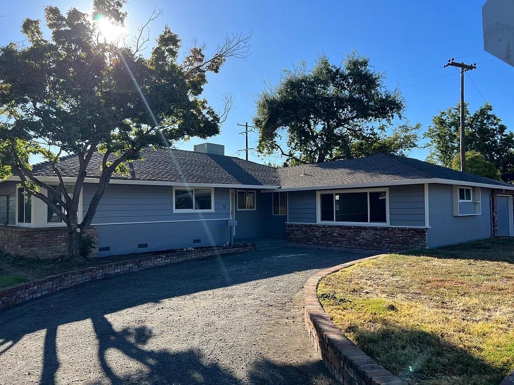 Vacaville House: 101 Myrtle St.