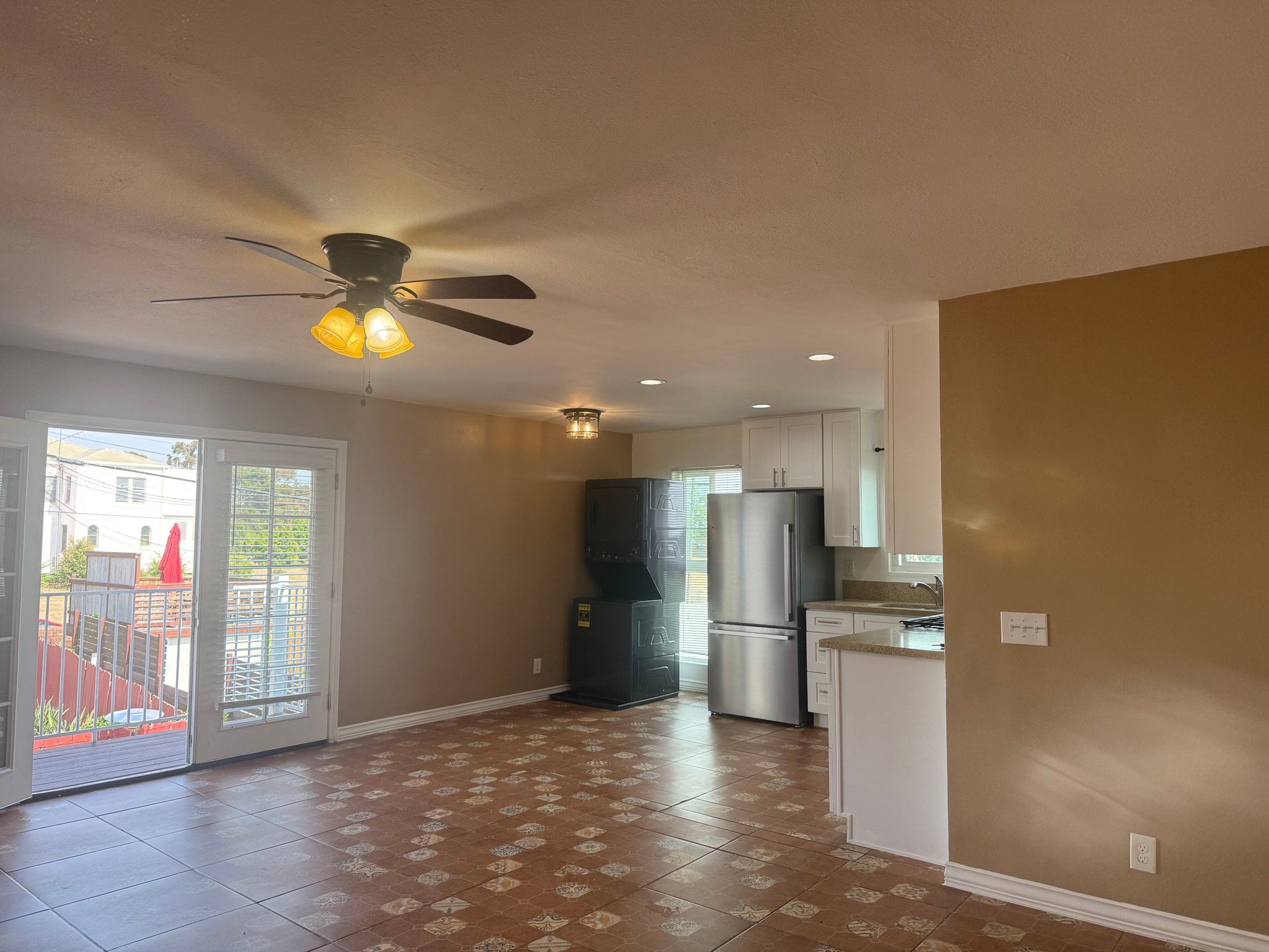 Oceanside Townhome: 809 Carey Road