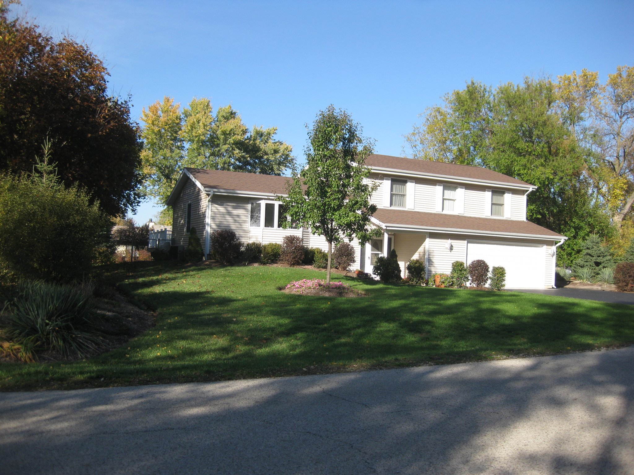 Johnsburg House: 1104 Hayden Drive