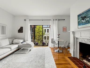 boston Apartment: 21 Hancock St