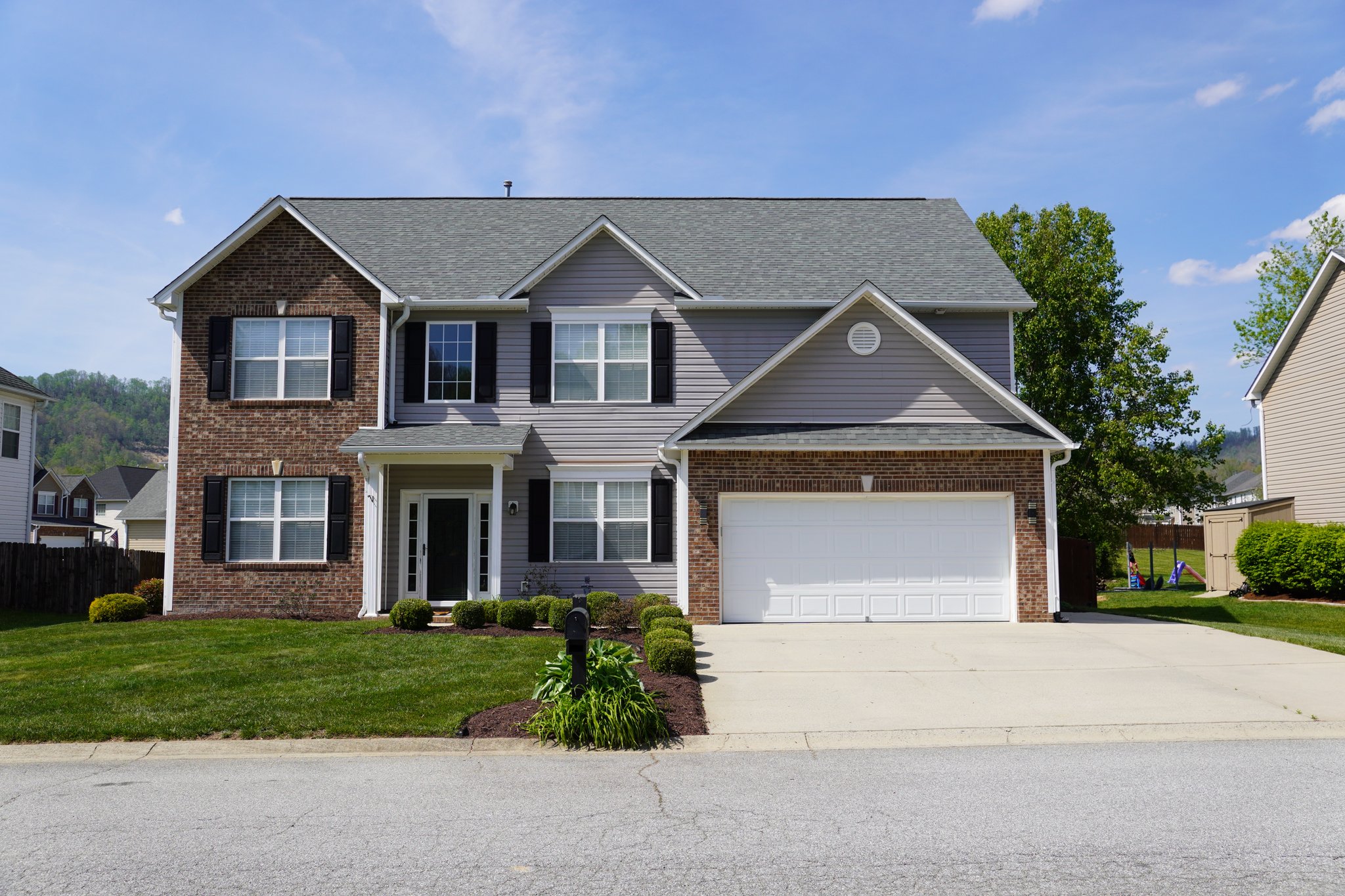 Fletcher House: 334 Wildbriar Rd