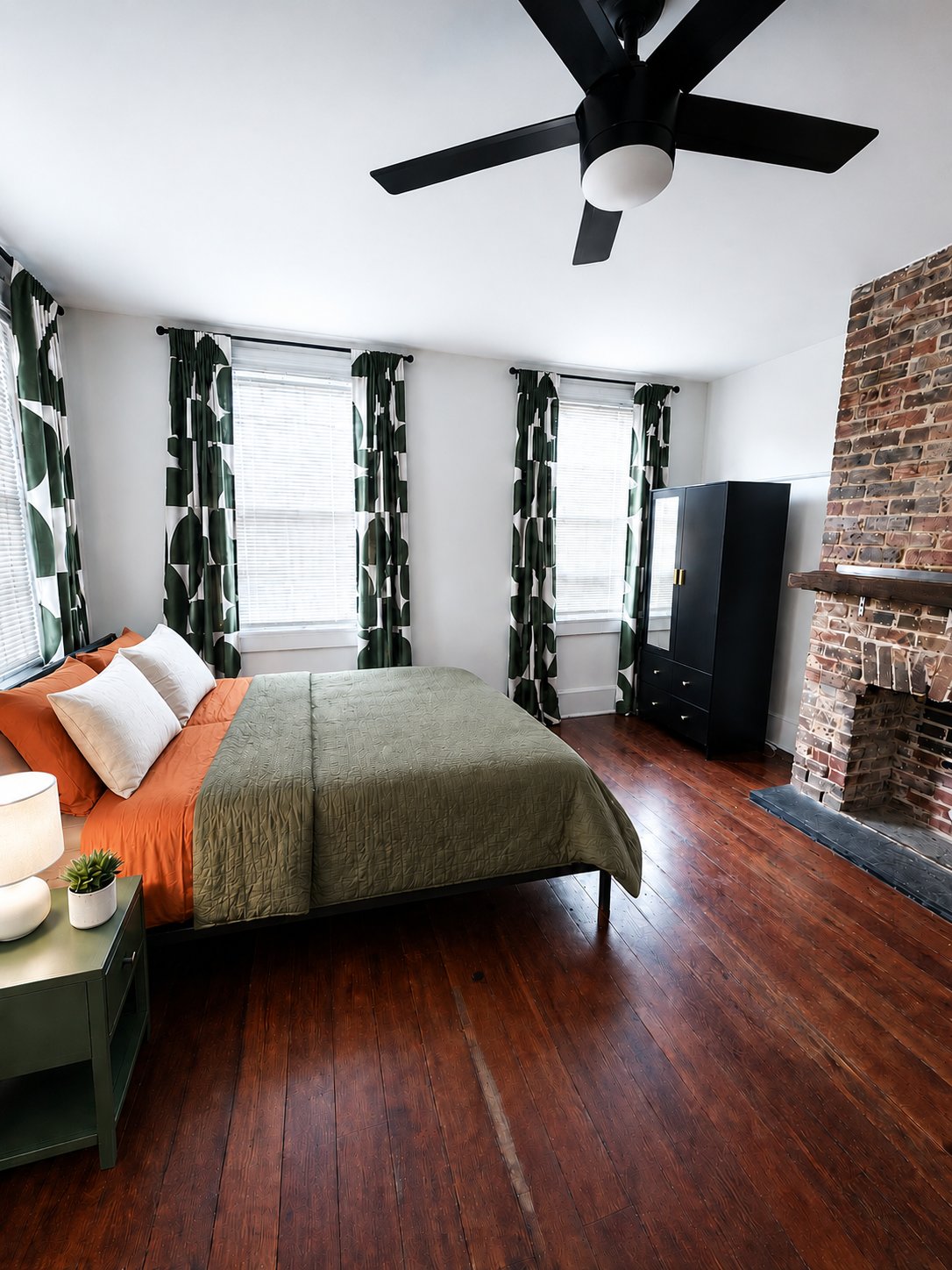 Charleston Apartment: 199 Spring St