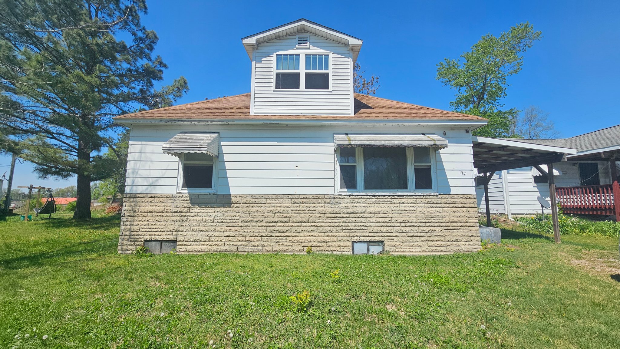 Johnston City House: 102 E 4th Street