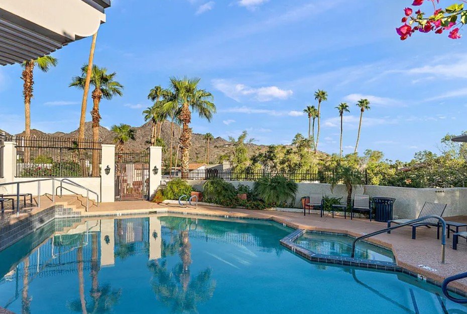 Phoenix Townhome: 1820 E Frier Dr 2