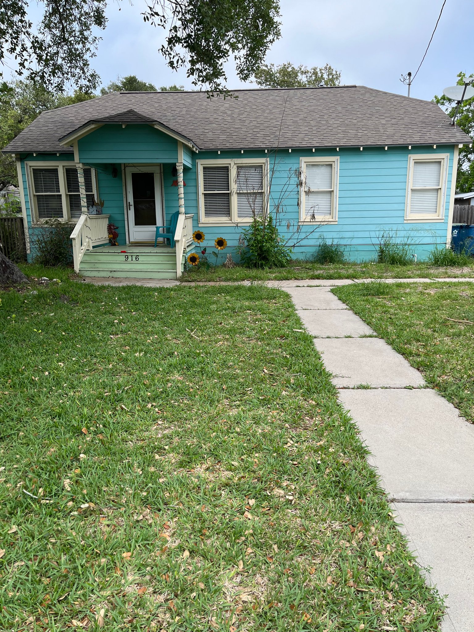 Rockport House: 916 E Cedar St