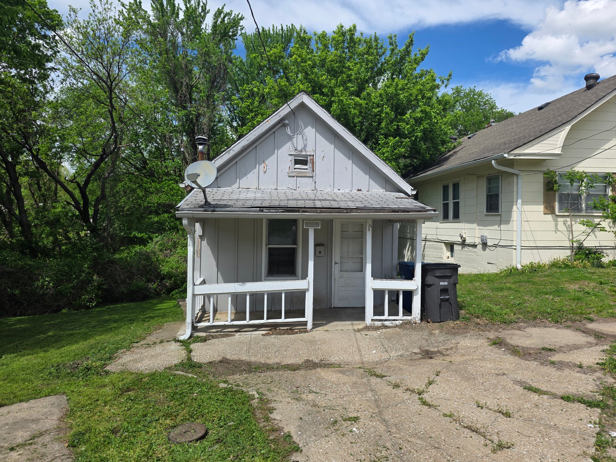 Independence House: 1046 W Maple Ave