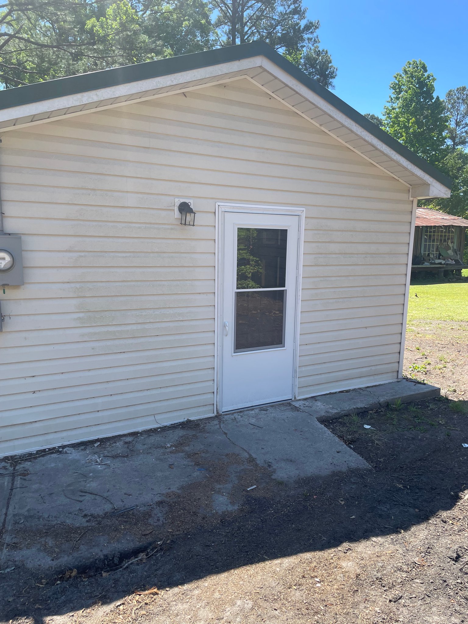 Macclesfield Multiplex: 401 SW Railroad st