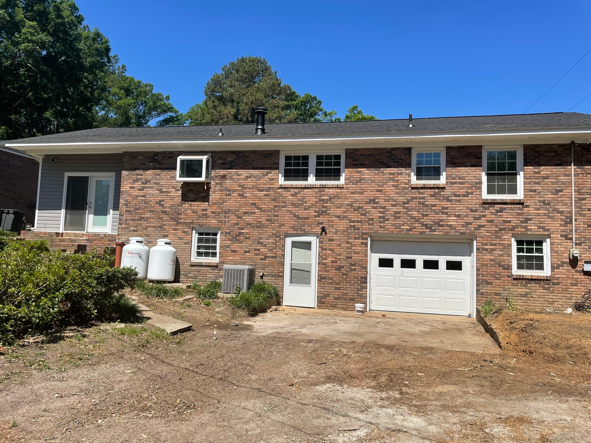 Macclesfield Multiplex: 401 SW Railroad st