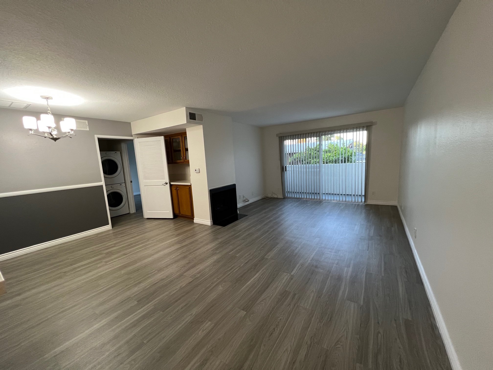 Sherman Oaks Apartment: 14615 Burbank Blvd