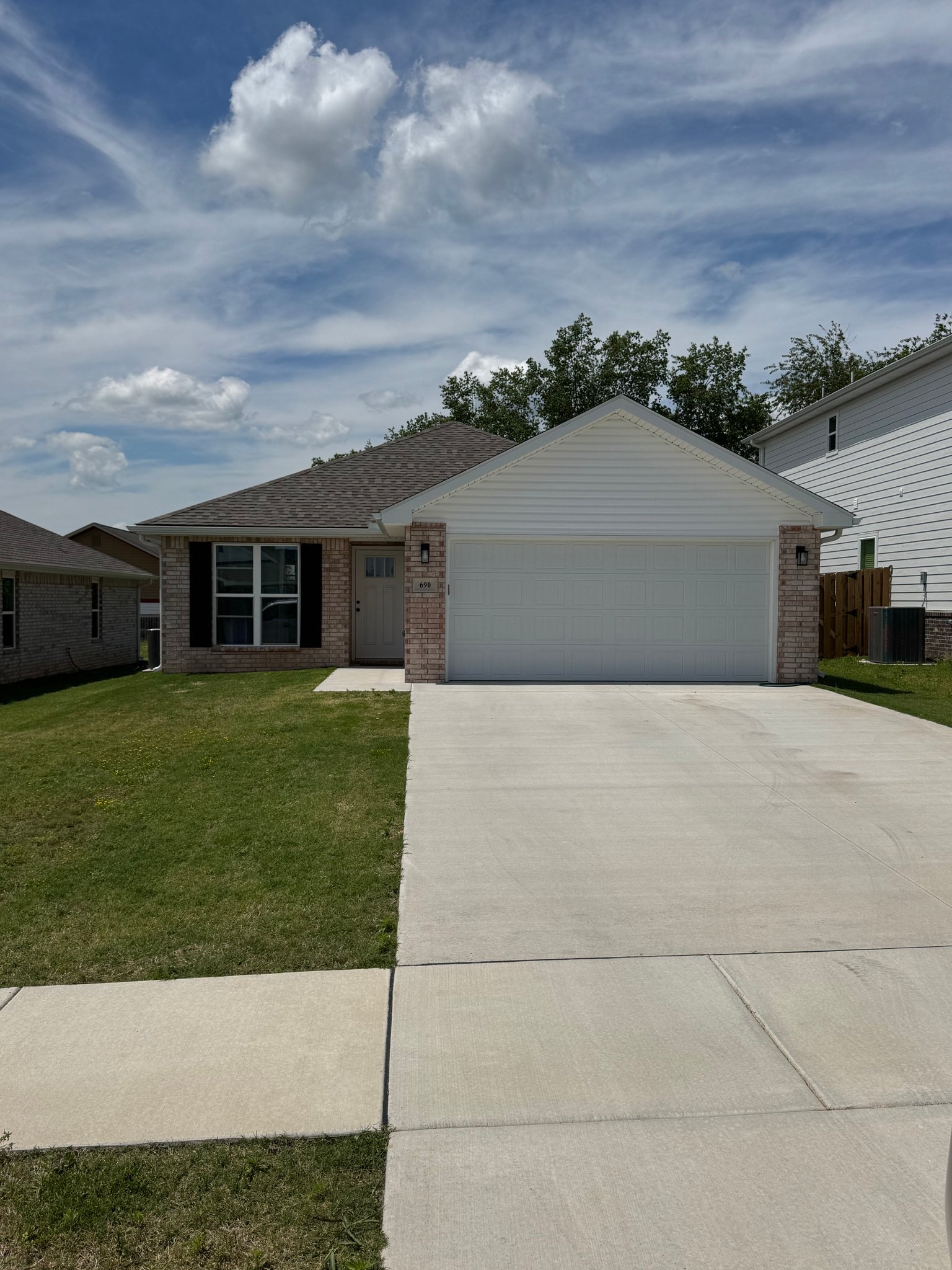 Prairie Grove House: 690 Kendra St