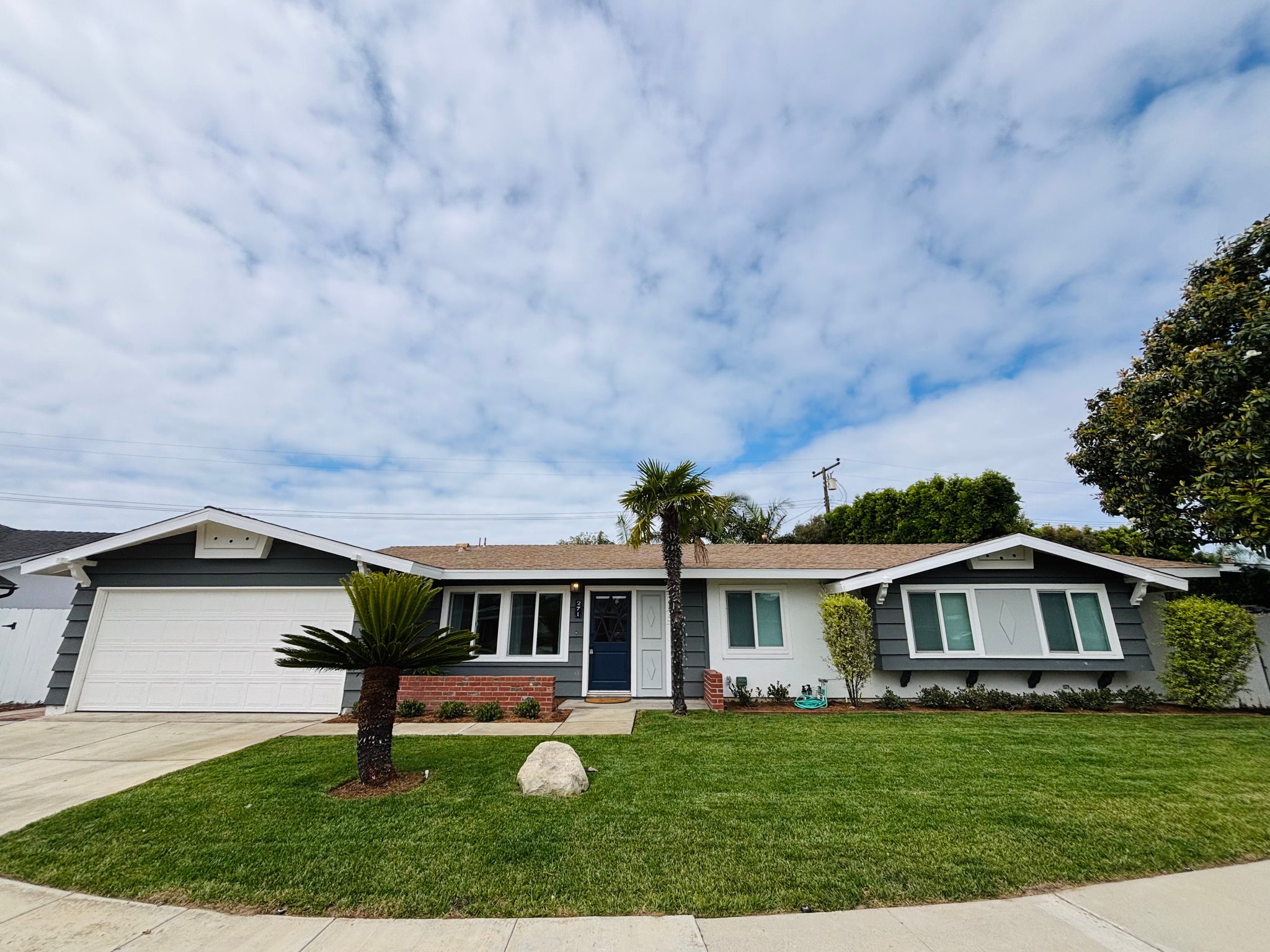 Costa Mesa House: 271 Rochester