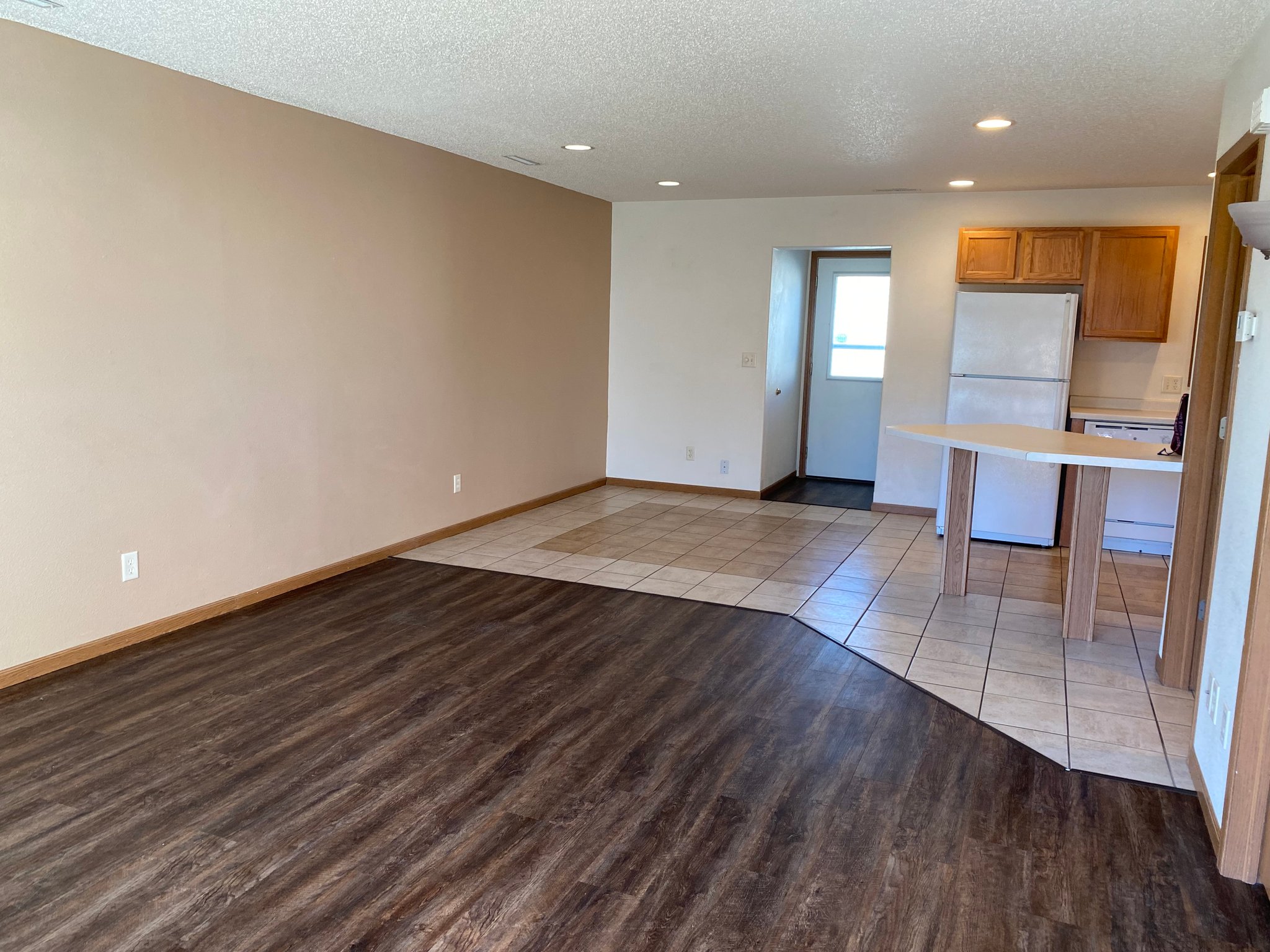 Valley City Apartment: 516 10th Ave SE