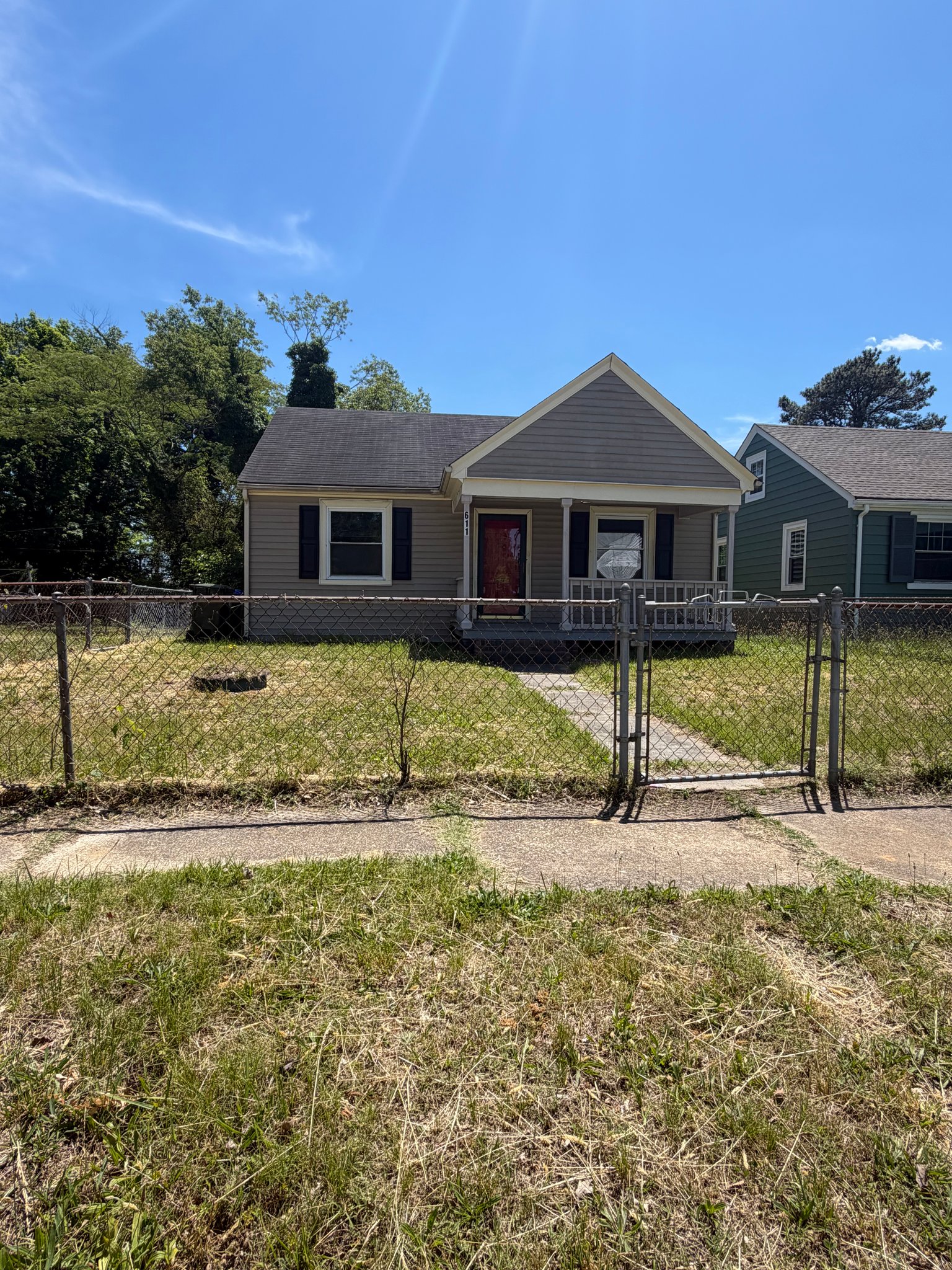 Richmond House: 611 Milton St
