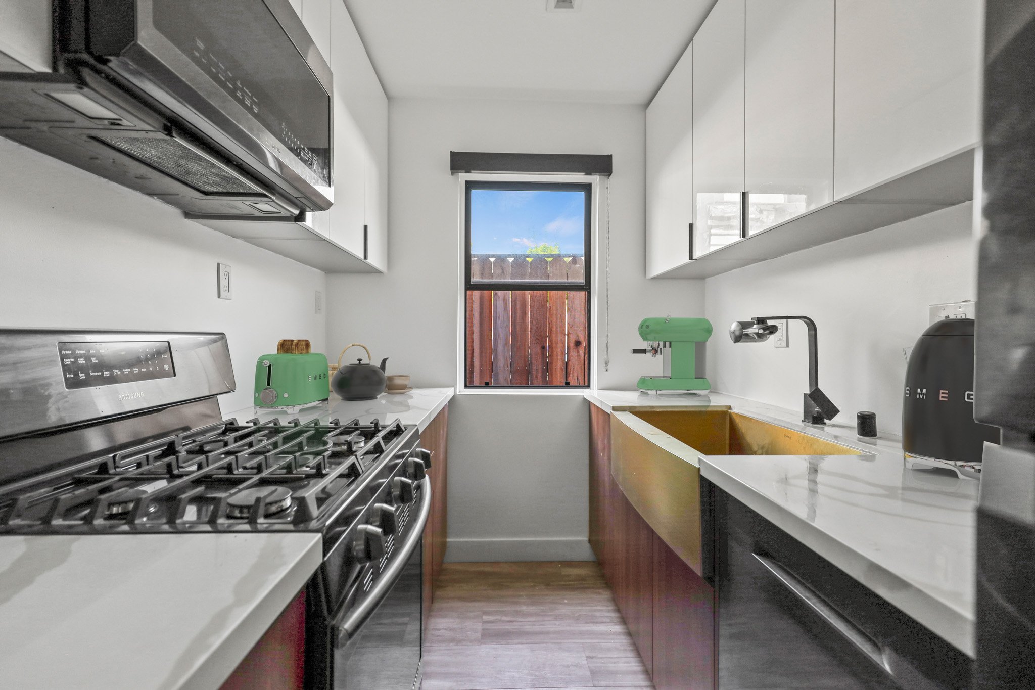 Los Angeles Apartment: 2814 Sichel Street