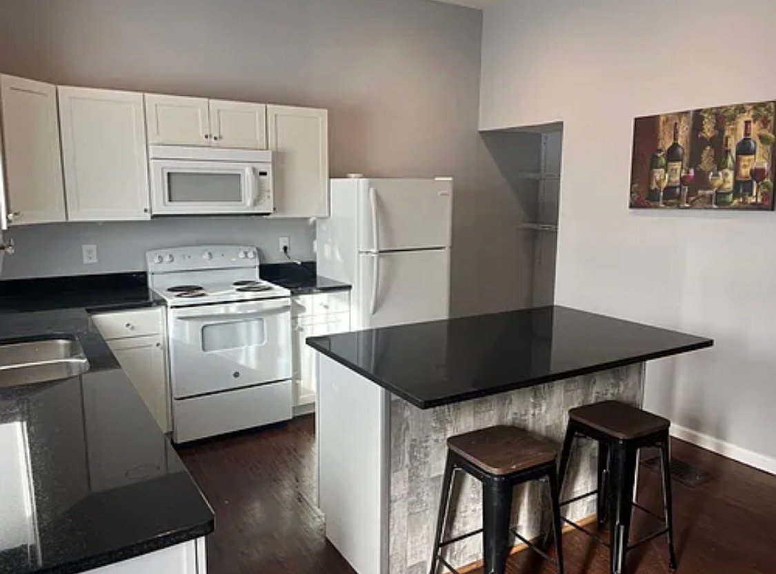 Louisville Condo: 120 E Oak St