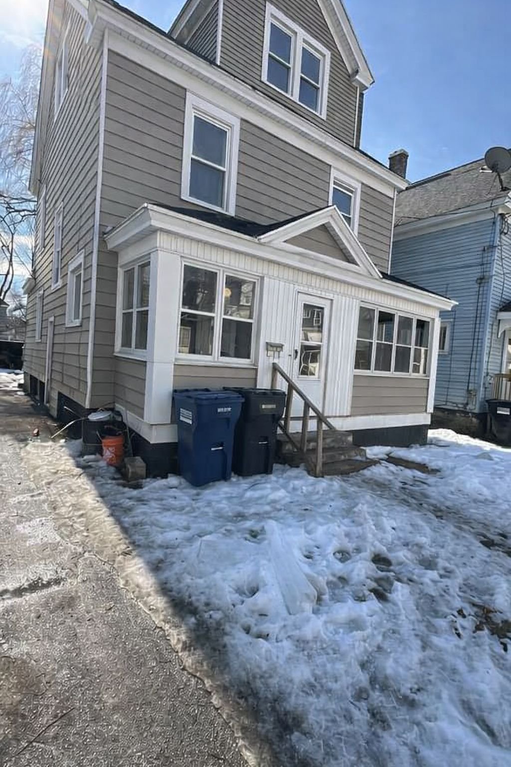 syracuse House: 231 primerose ave
