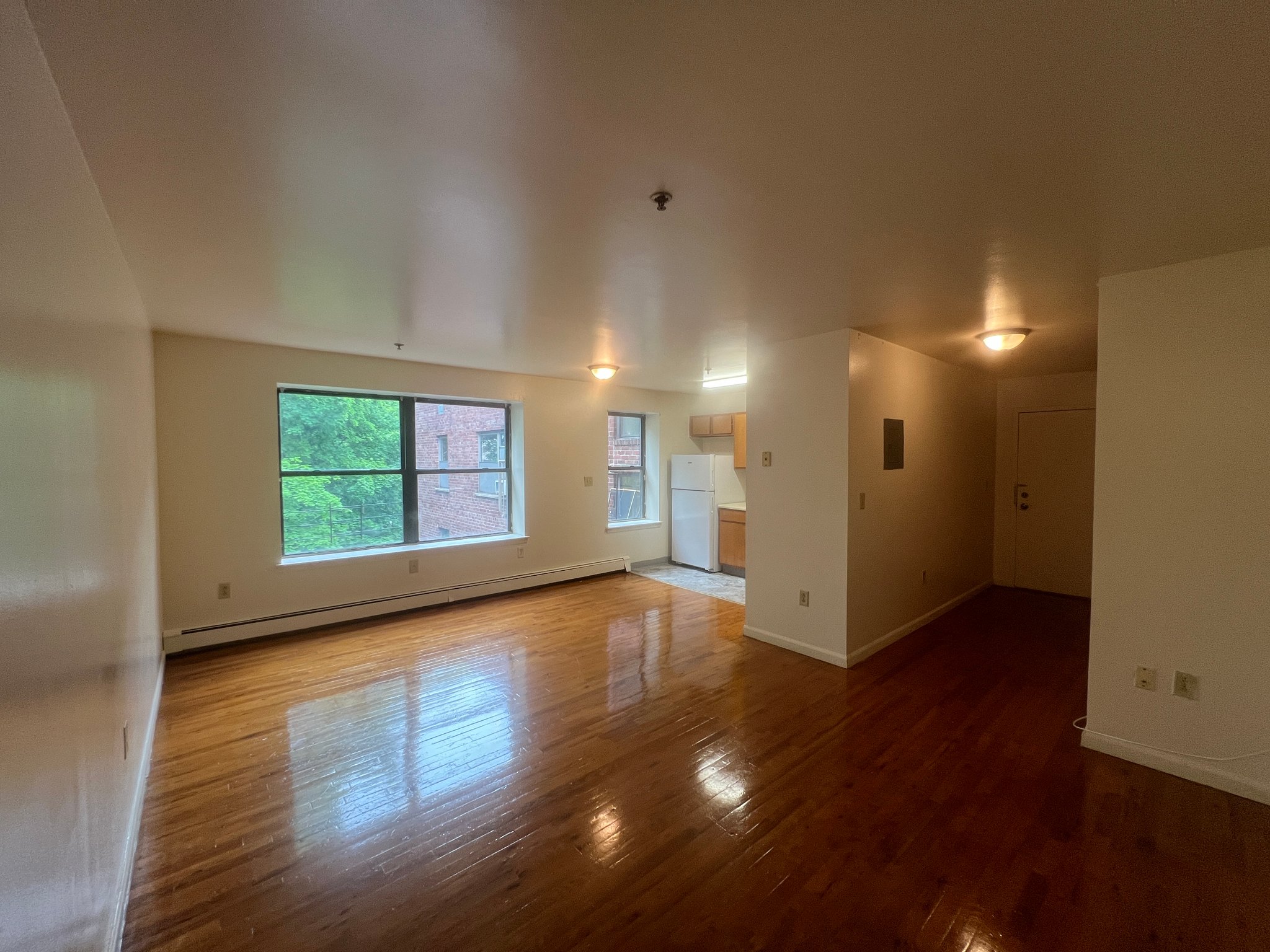 Newark Apartment: 505 Elizabeth Ave