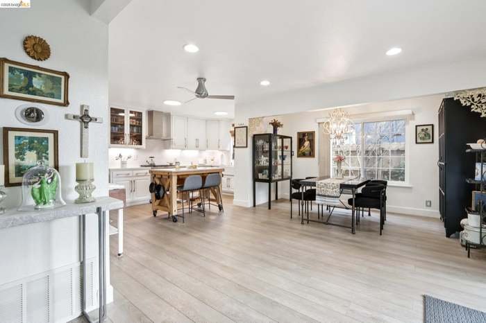 Hayward House: 1510 Cathy Way