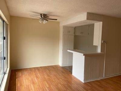 Los Angeles Apartment: 130 S Oxford Ave
