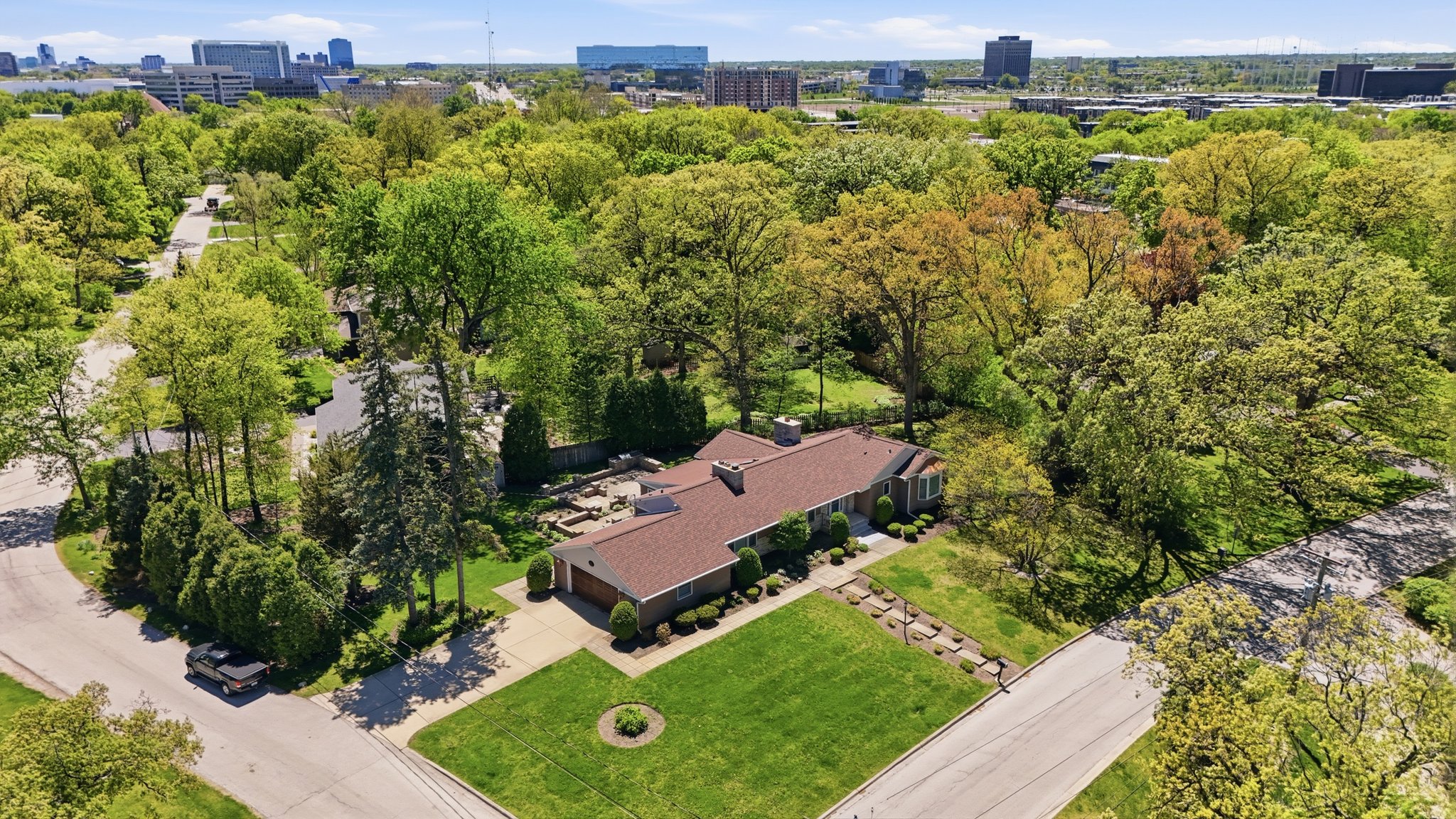 Palatine House: 29 Brookdale Ln