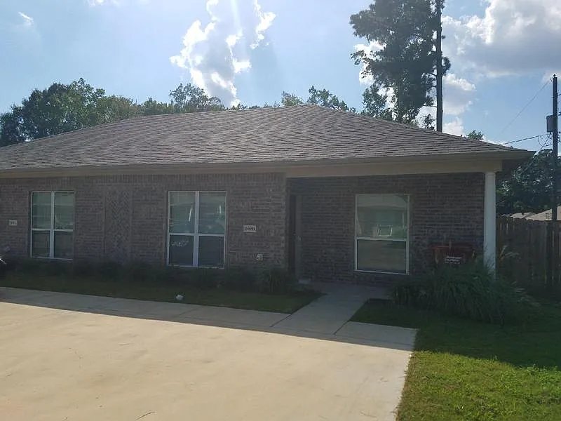 Hallsville Multiplex: 105 Velvin Dr