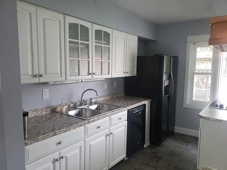 Chatham House: 6847 Curran Rd