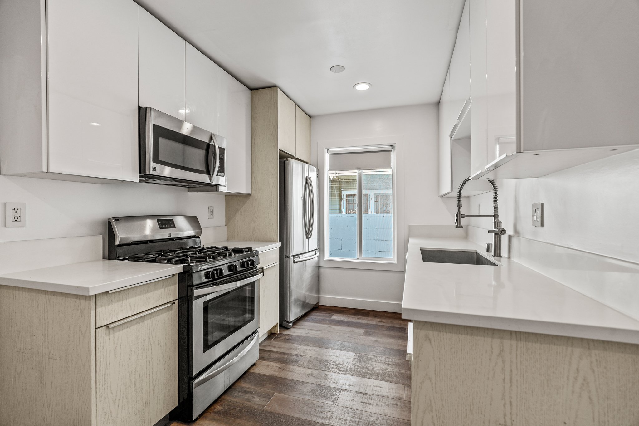 Los Angeles Apartment: 2730 Raymond Avenue